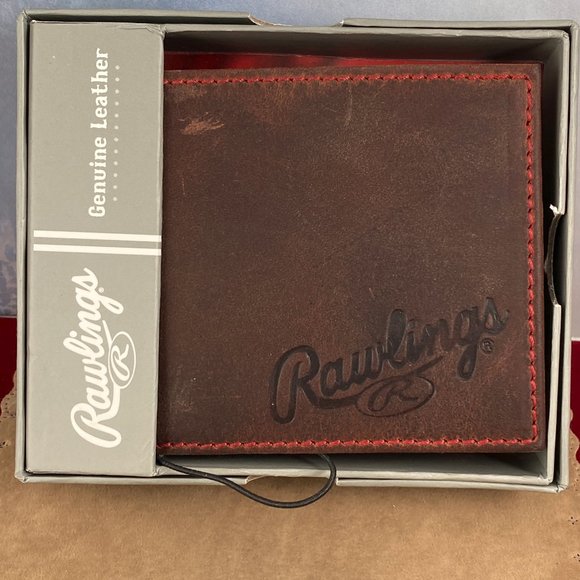 High Grade Debossed Bi-Fold Glove Leather Wallet, 8 Credit Card Slots Cash Slot - Picture 3 of 4